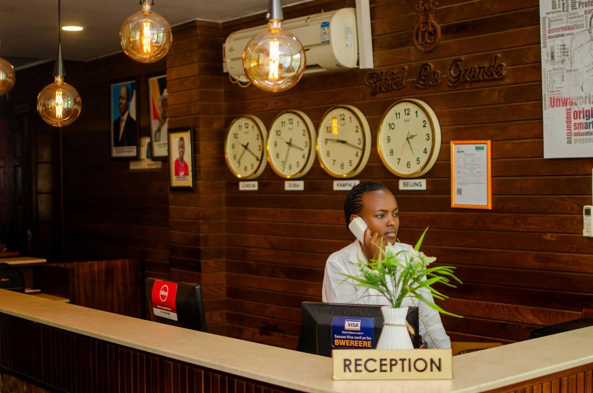 La Grande Hotel คัมพาลา ภายนอก รูปภาพ