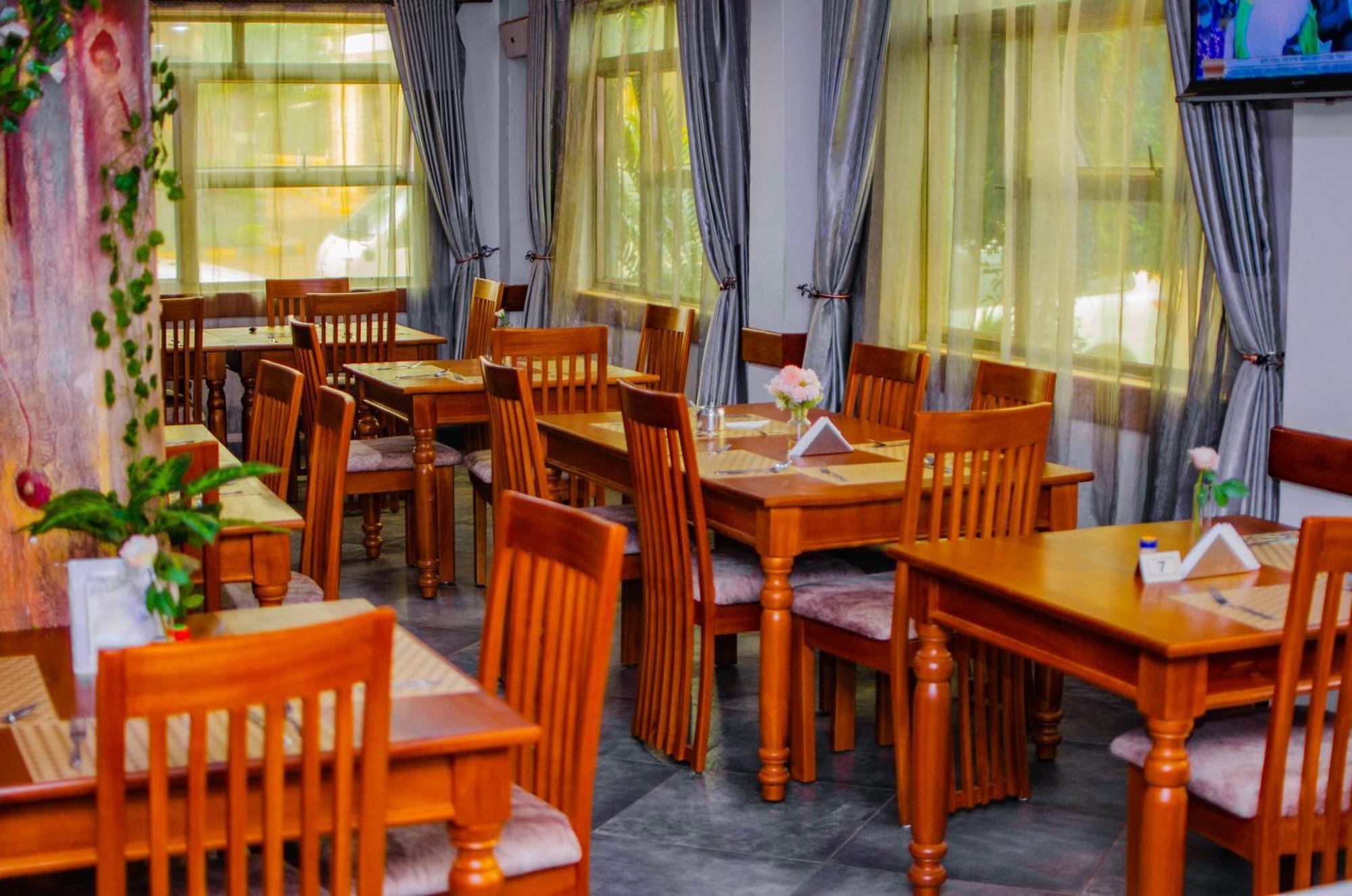 La Grande Hotel คัมพาลา ภายนอก รูปภาพ